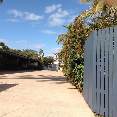 Emu Park Motel Экстерьер фото